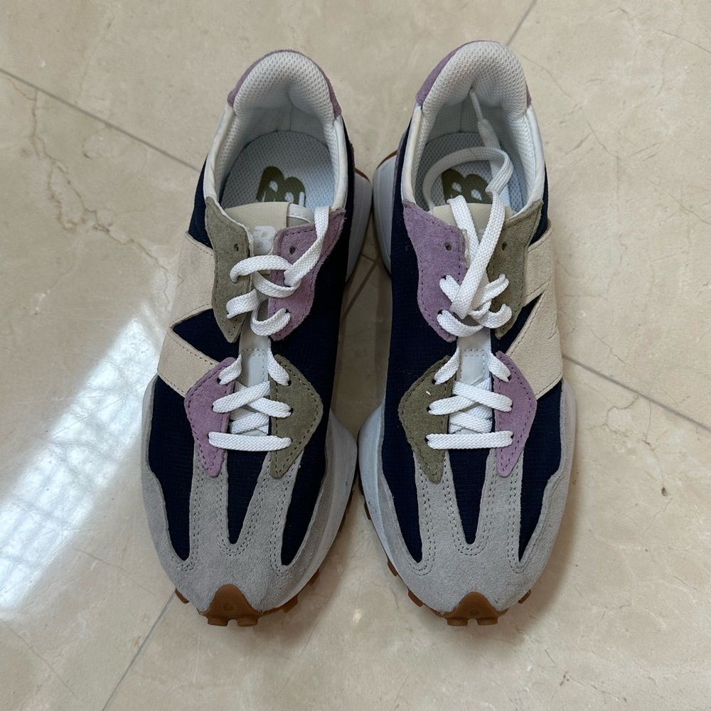 New Balance 327 Women’s Sneakers